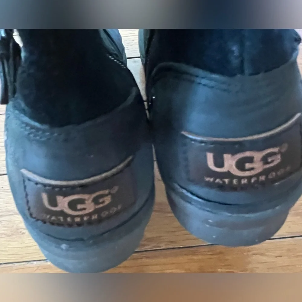UGG Thomsen Black Suede Knee-High Shearling Lined Winter Boots in Black. Size 6